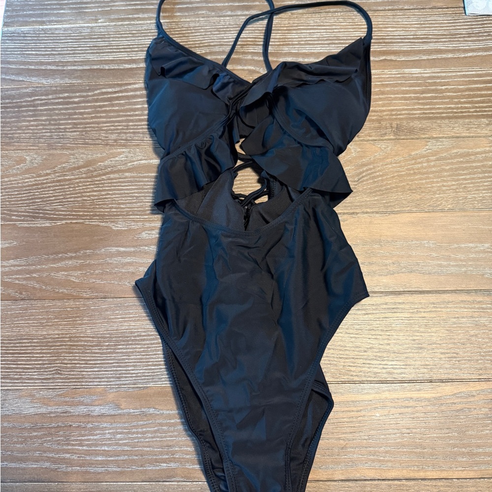 DAVI & DANI Black One Piece with cutout NEW